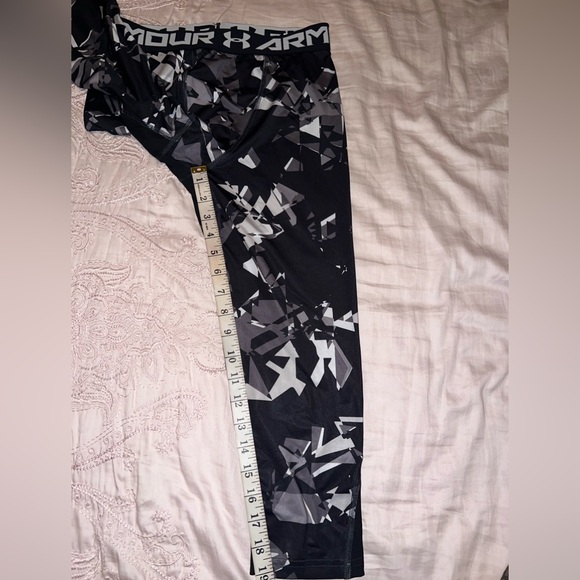 Under Armour EUC Boys' HeatGear Armour ¾ Printed Leggings - Picture 9 of 11